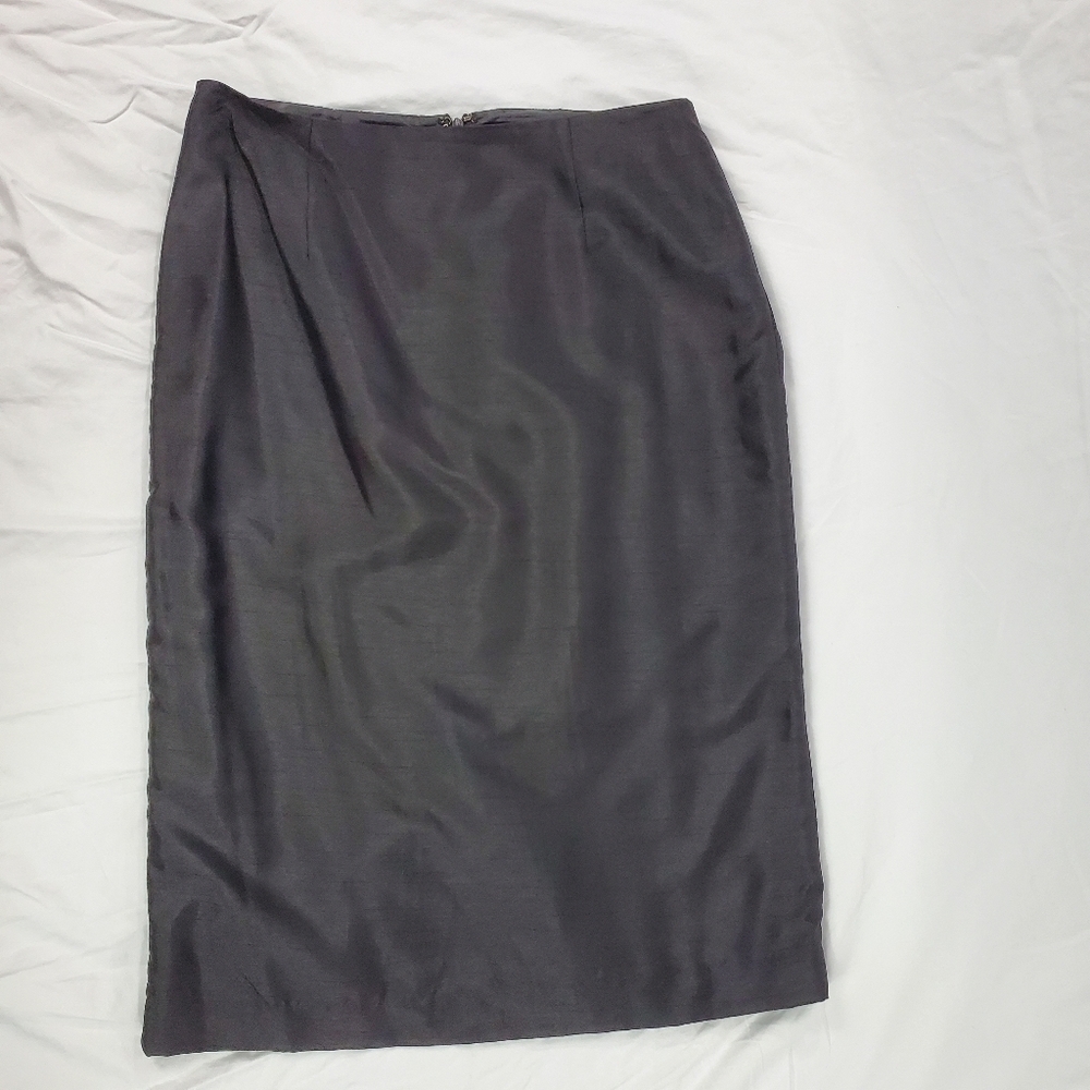 Signature by Larry Levine black skirt w/ beautiful back pleats size 4